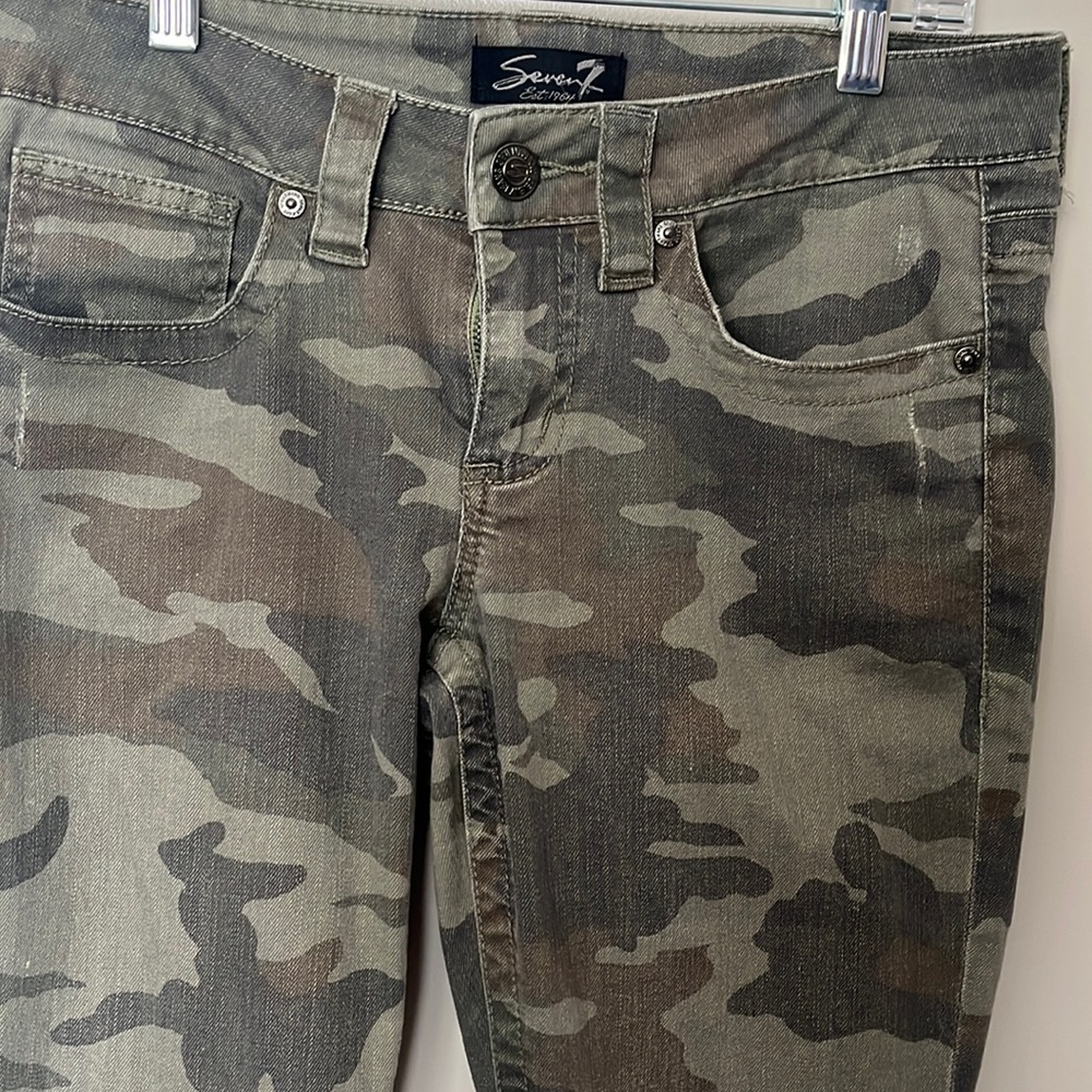 Sz6 distressed Seven7 jeans